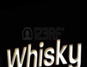 25267395-bianco-lettering-whisky-su-sfondo-nero